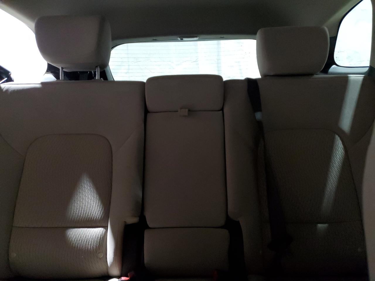 2016 Hyundai Santa Fe - Image 10