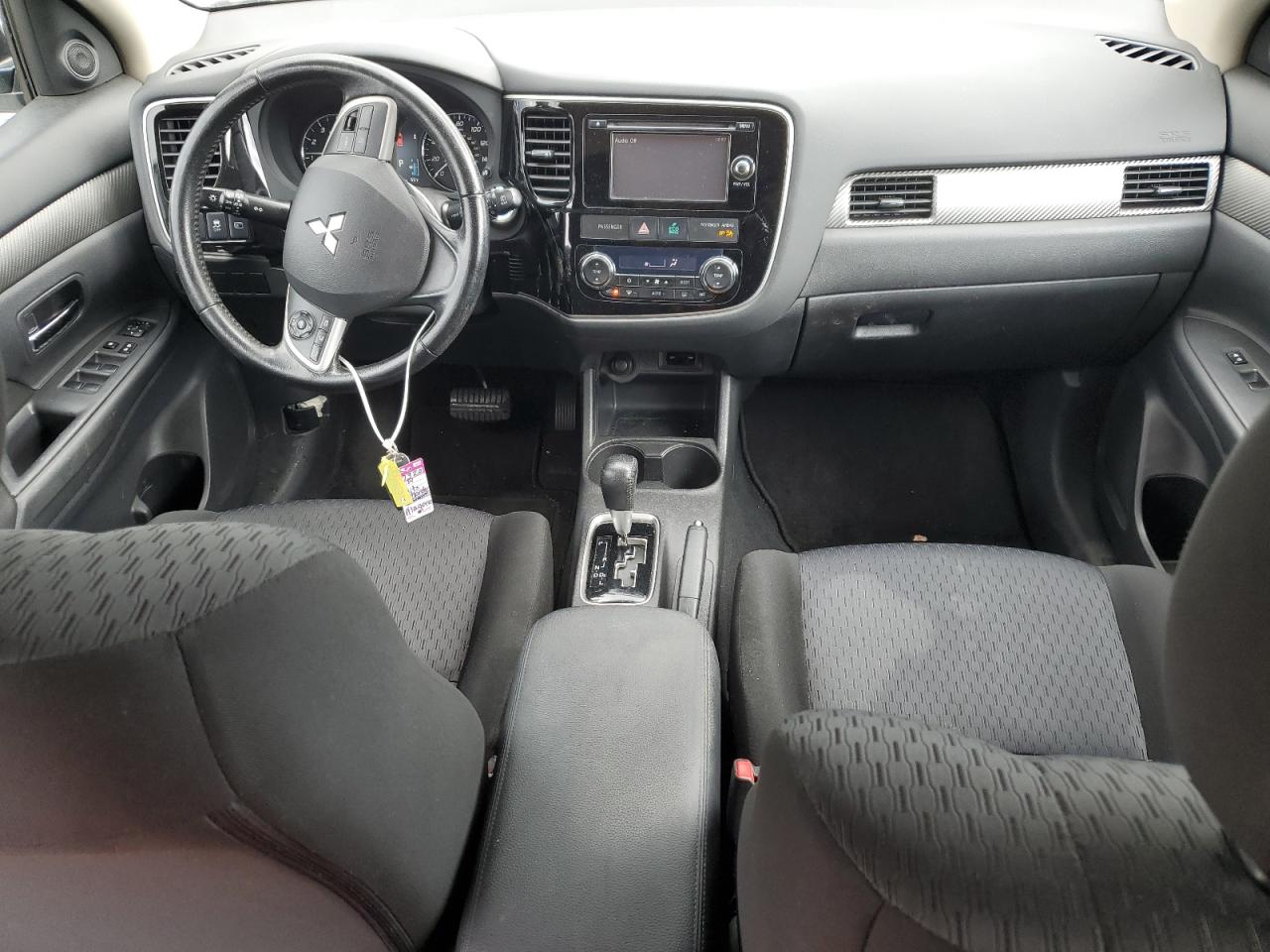 2014 Mitsubishi Outlander - Image 8