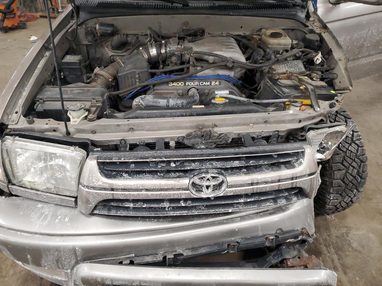 2002 Toyota 4Runner - Image 12