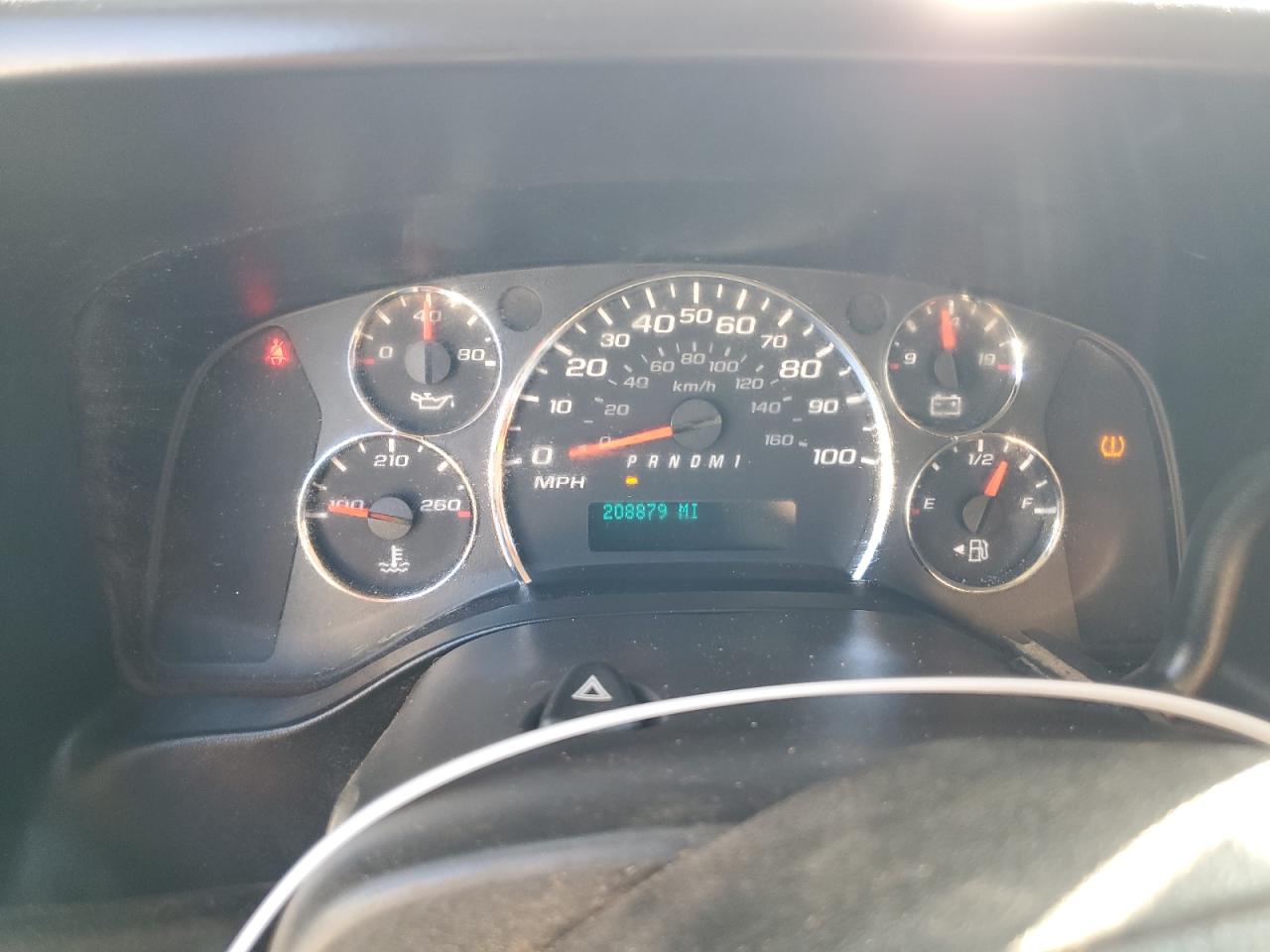 2014 Chevrolet Express - Image 9