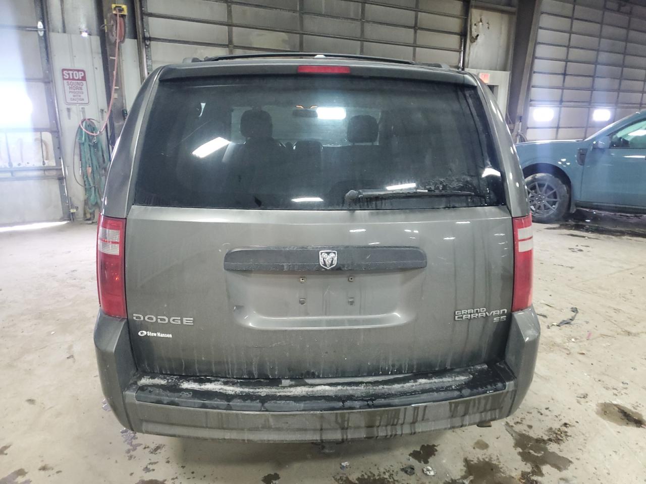 2010 Dodge Caravan - Image 6