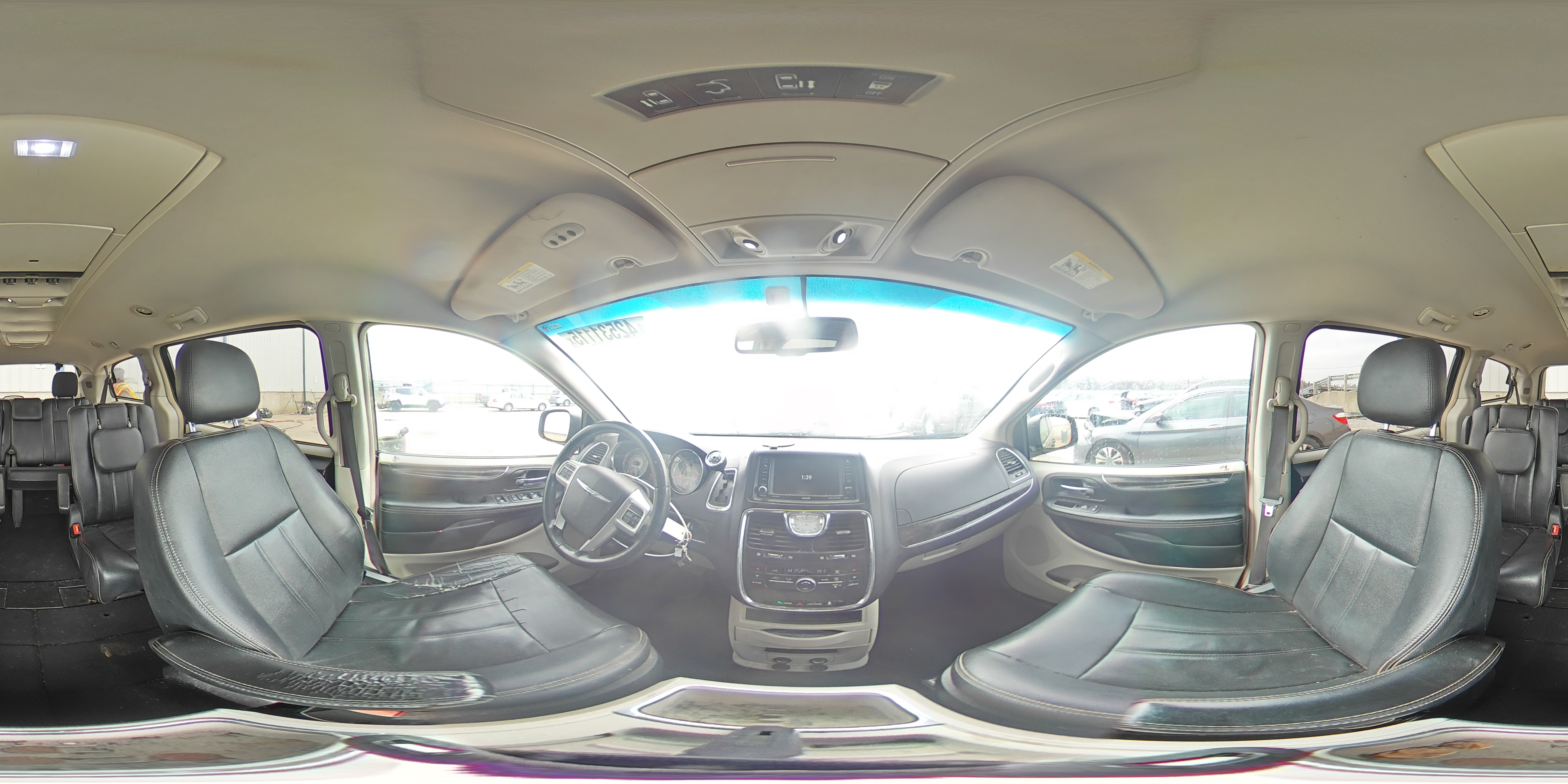 2016 Chrysler Town & Country - Image 15
