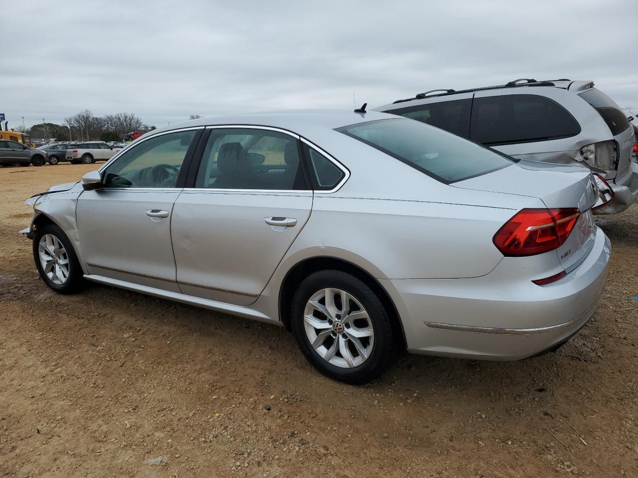 2016 Volkswagen Passat - Image 2