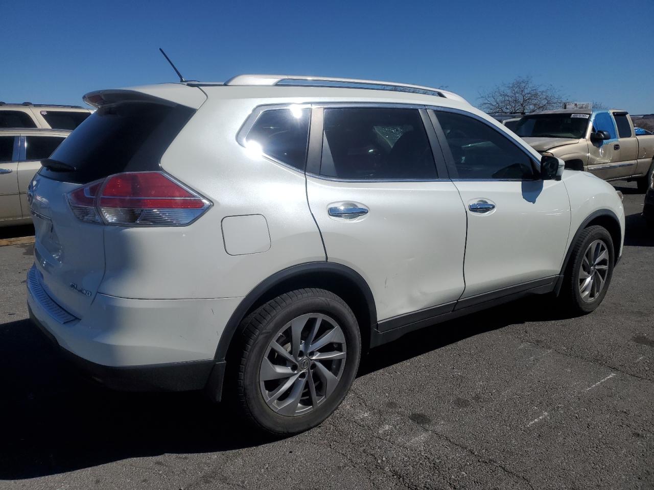 2015 Nissan Rogue - Image 3
