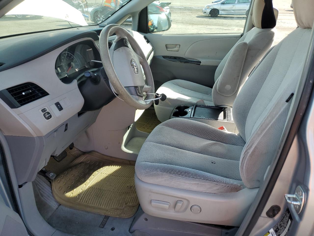 2011 Toyota Sienna - Image 7