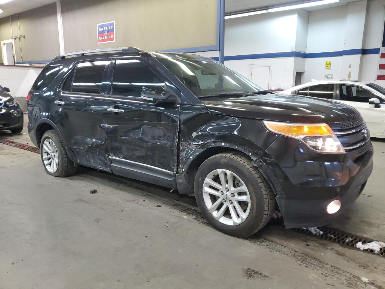 2015 Ford Explorer - Image 4