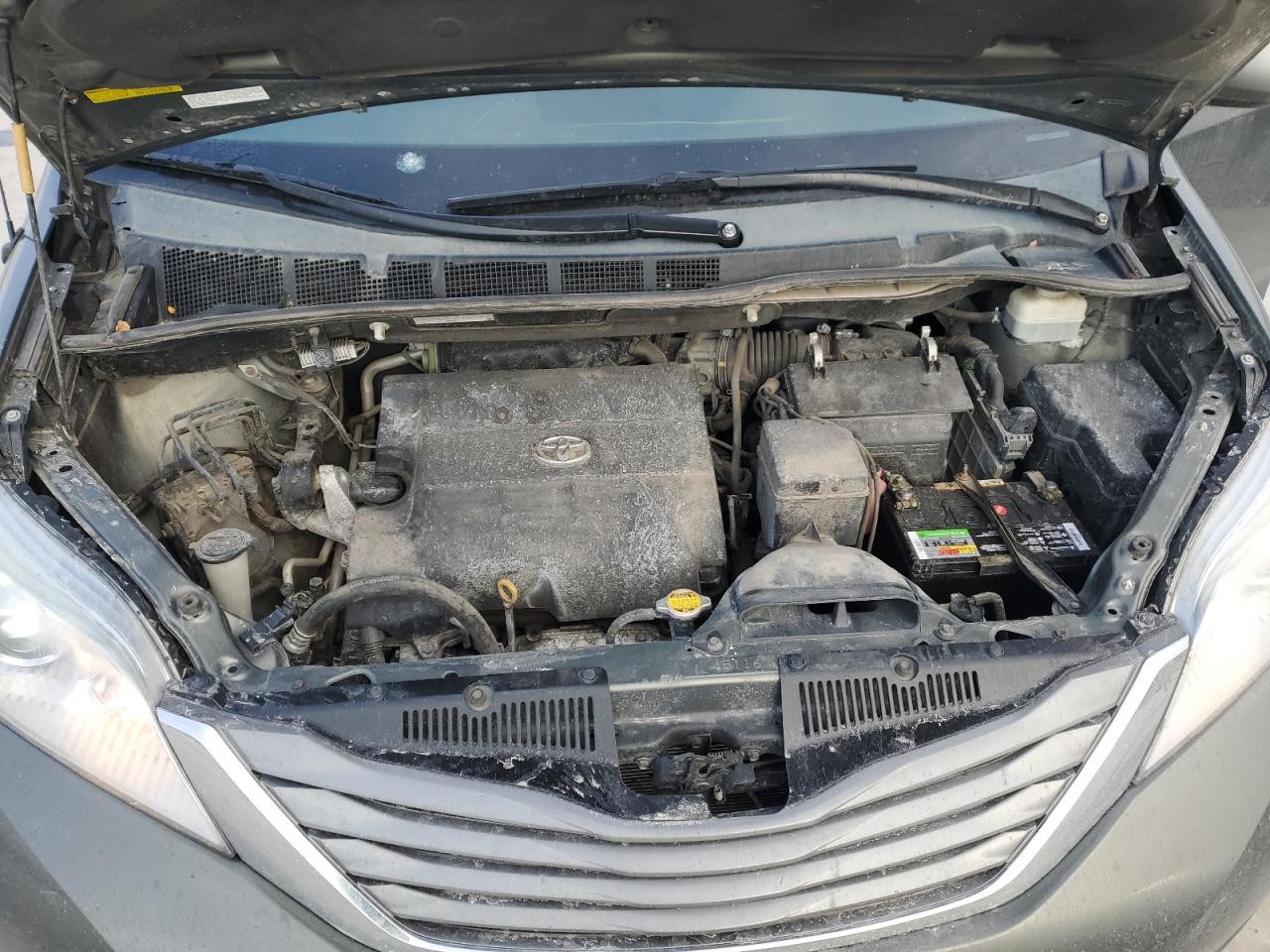 2012 Toyota Sienna - Image 13