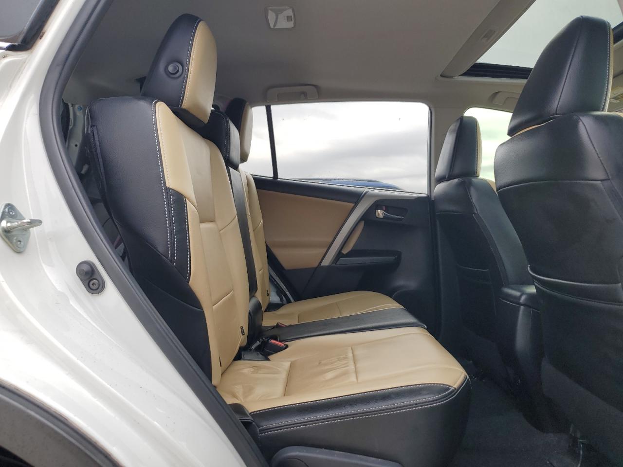 2018 Toyota RAV 4 - Image 11