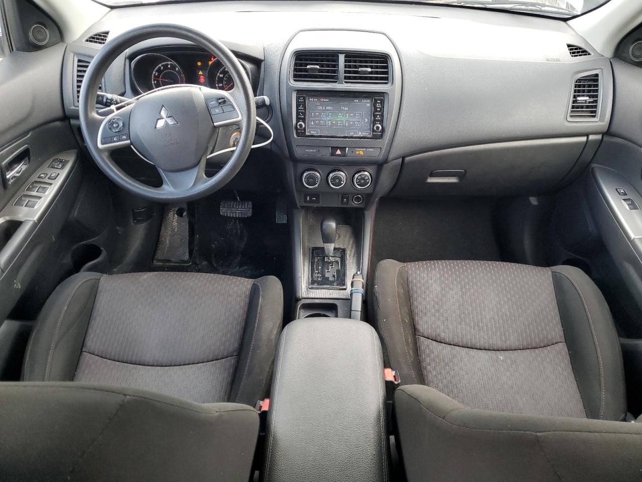 2018 Mitsubishi Outlander - Image 8