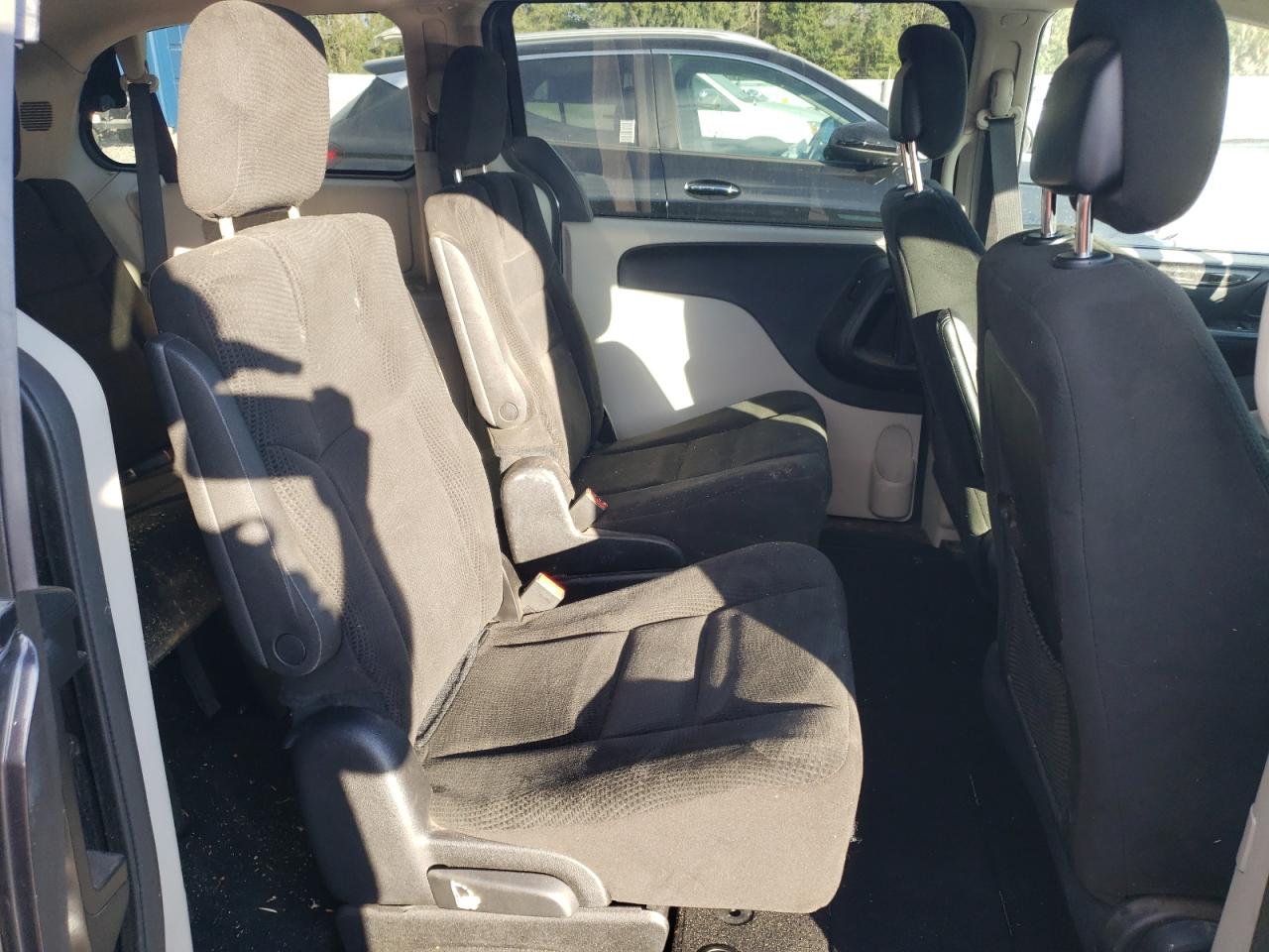 2016 Dodge Caravan - Image 11