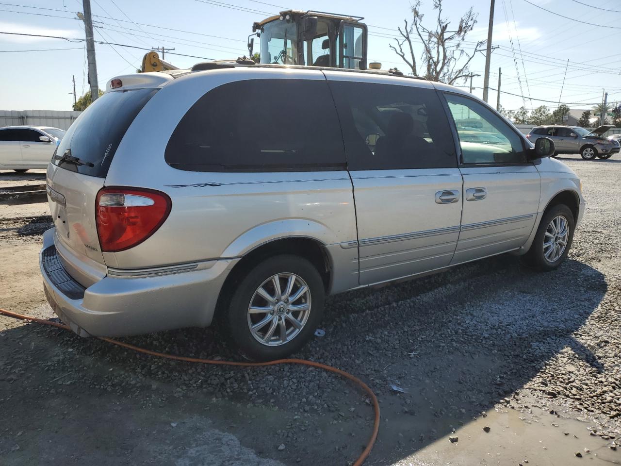 2006 Chrysler Town & Country - Image 3