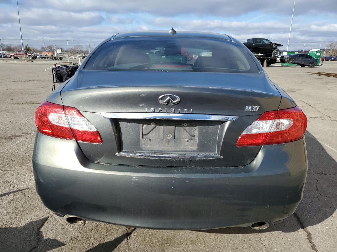 2012 Infiniti M - Image 6
