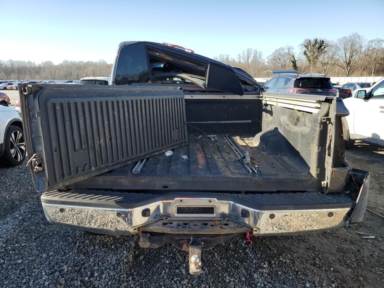 2005 Nissan Titan - Image 6