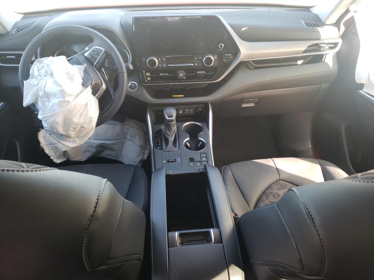 2024 Toyota Highlander - Image 8