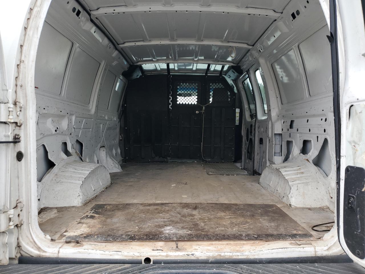 2011 Ford Econoline - Image 11