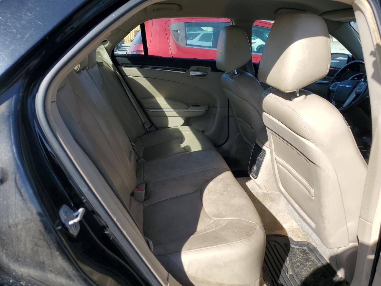 2012 Chrysler 300 - Image 10