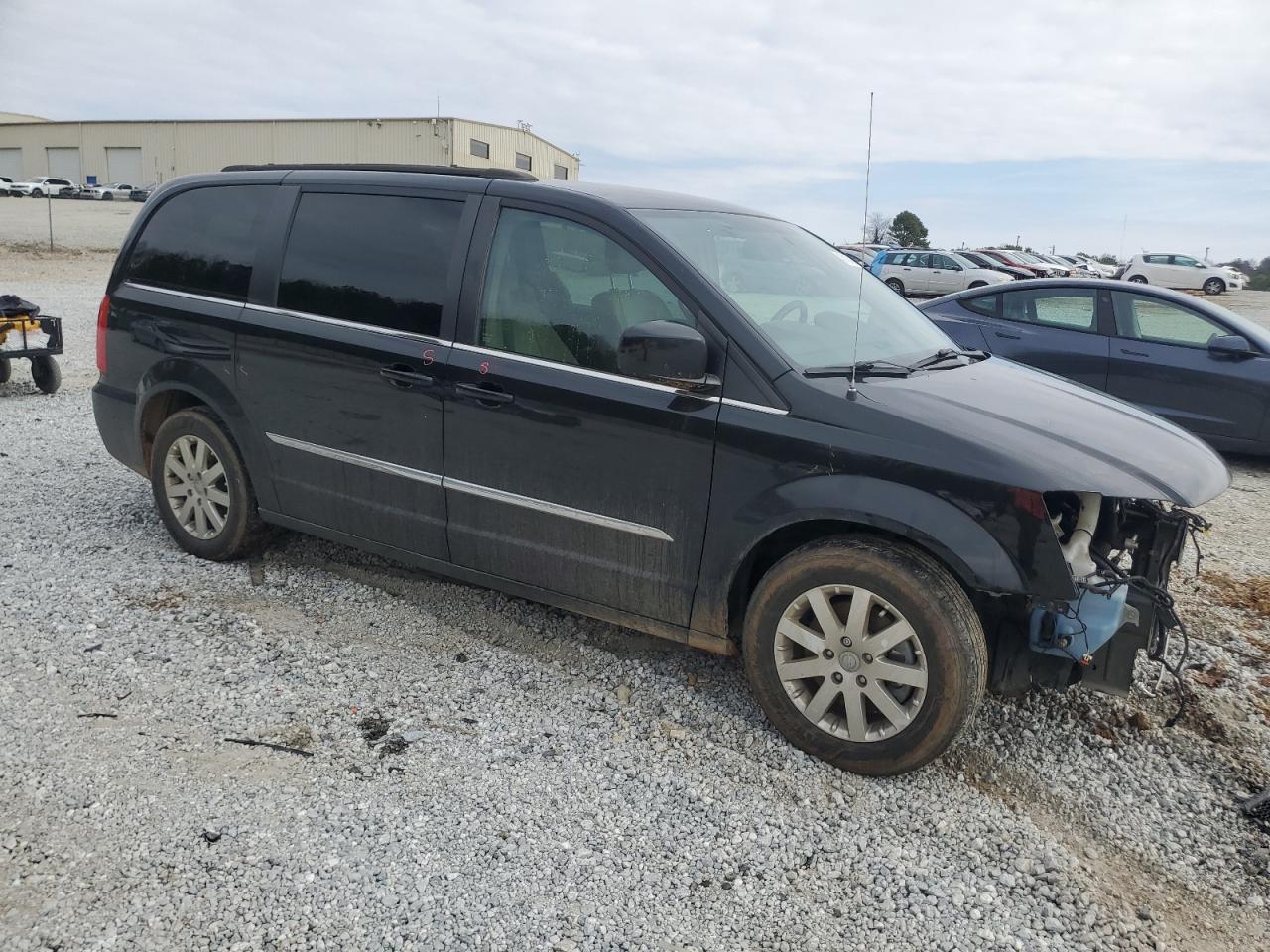 2016 Chrysler Town & Country - Image 4