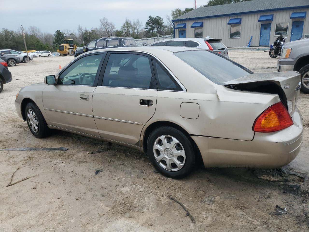 2000 Toyota Avalon - Image 2