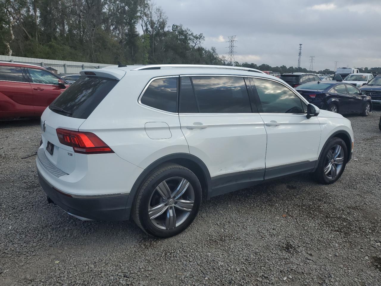 2018 Volkswagen Tiguan - Image 3