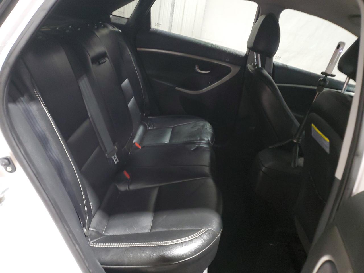 2013 Hyundai Elantra - Image 10