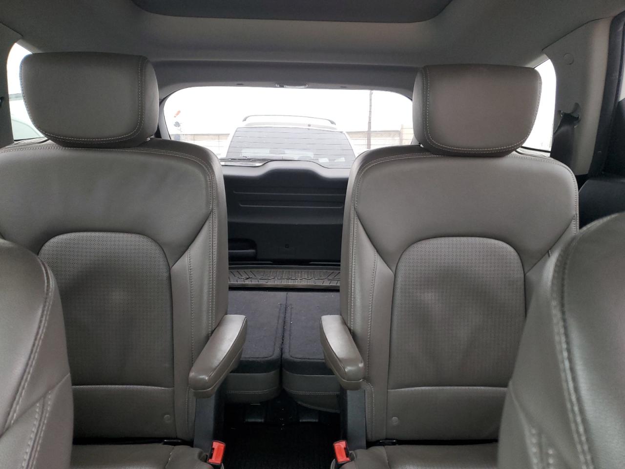 2014 Hyundai Santa Fe - Image 10