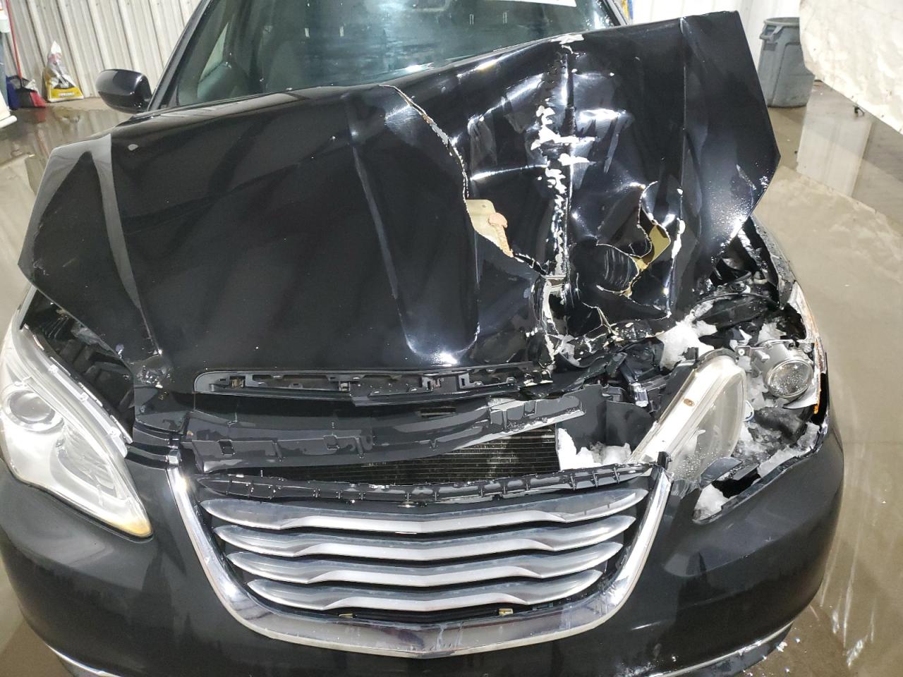 2011 Chrysler 200 - Image 11
