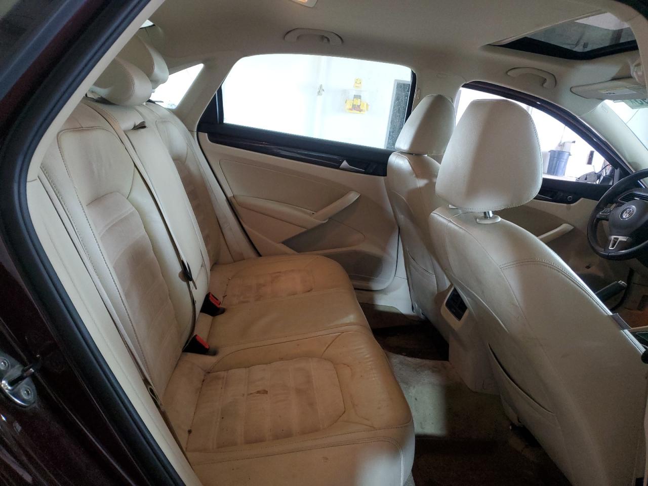 2014 Volkswagen Passat - Image 10