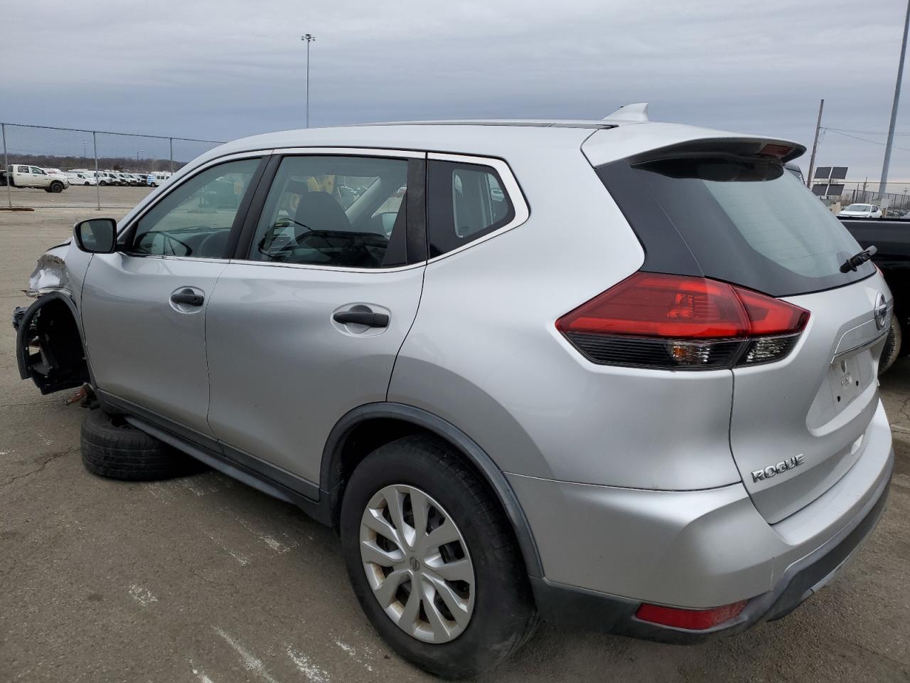 2018 Nissan Rogue - Image 2