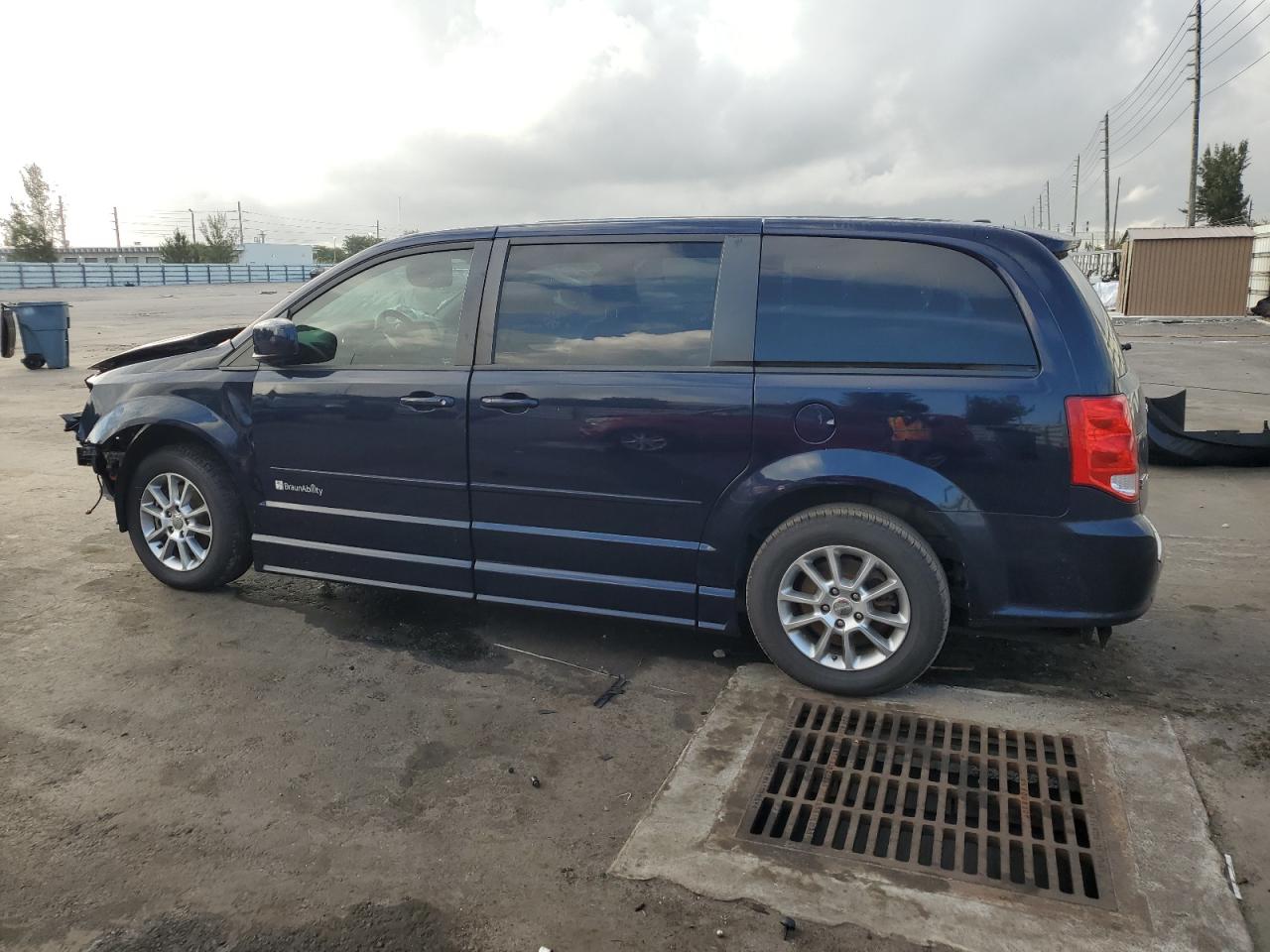 2012 Dodge Caravan - Image 2