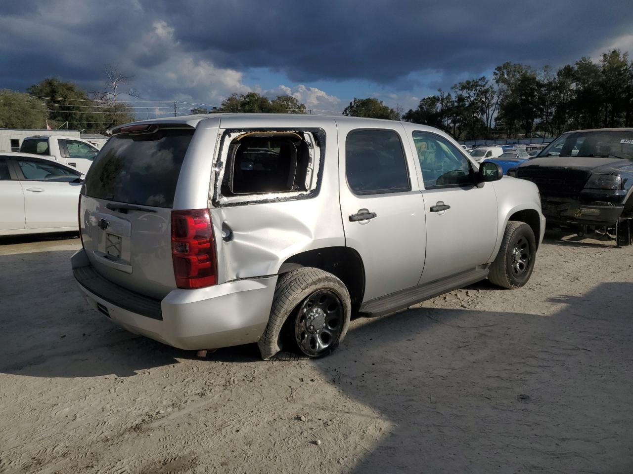 2011 Chevrolet Tahoe - Image 3