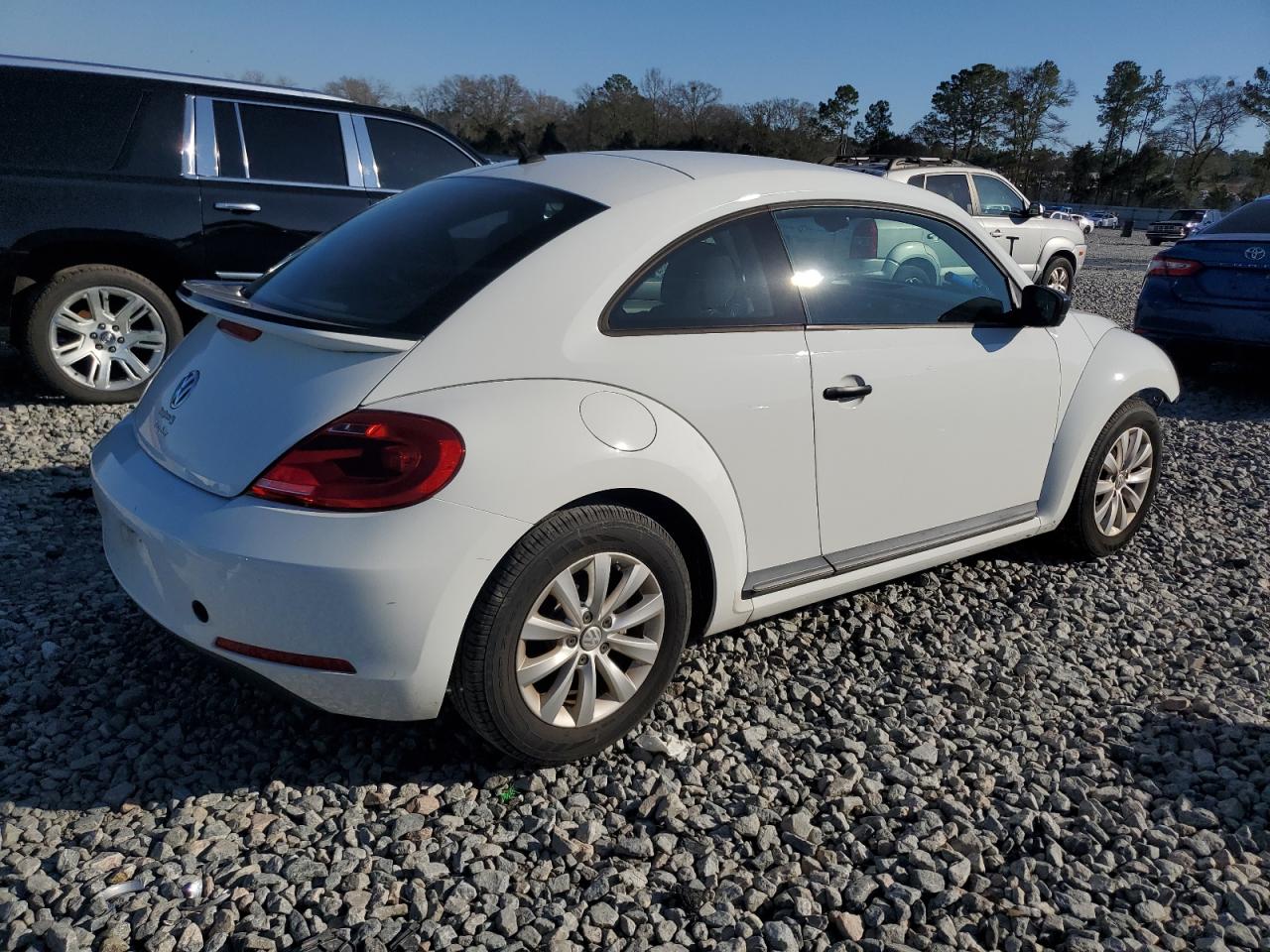 2016 Volkswagen Beetle - Image 3