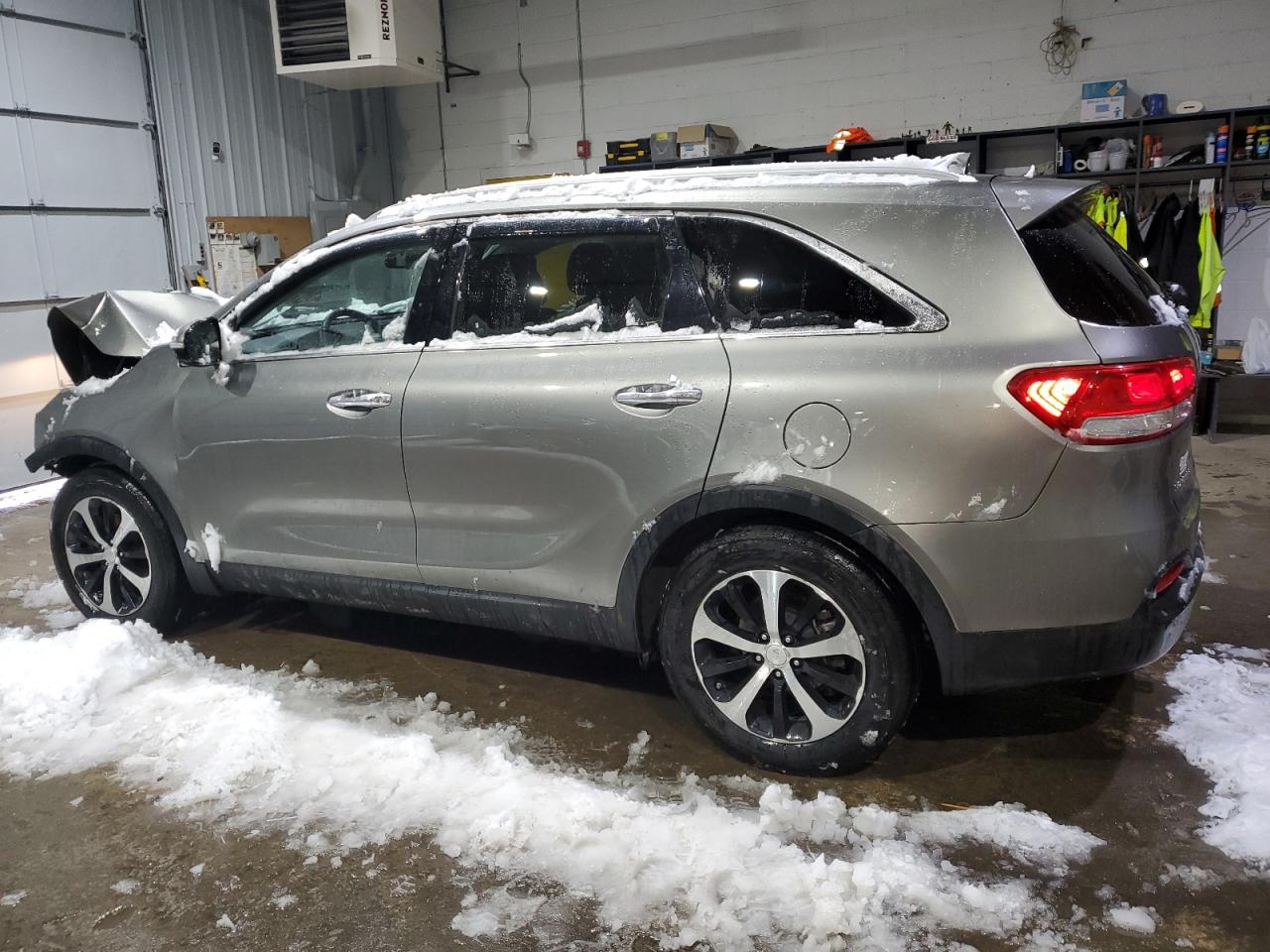 2016 Kia Sorento - Image 2