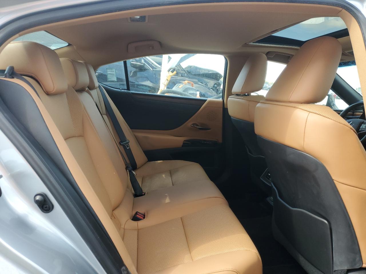 2022 Lexus ES - Image 10
