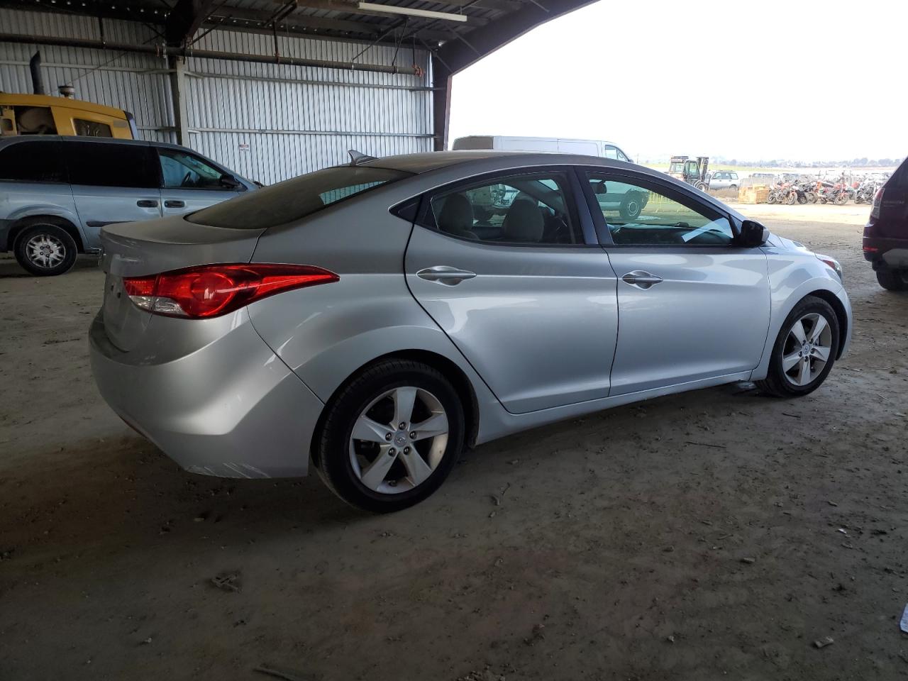2013 Hyundai Elantra - Image 3