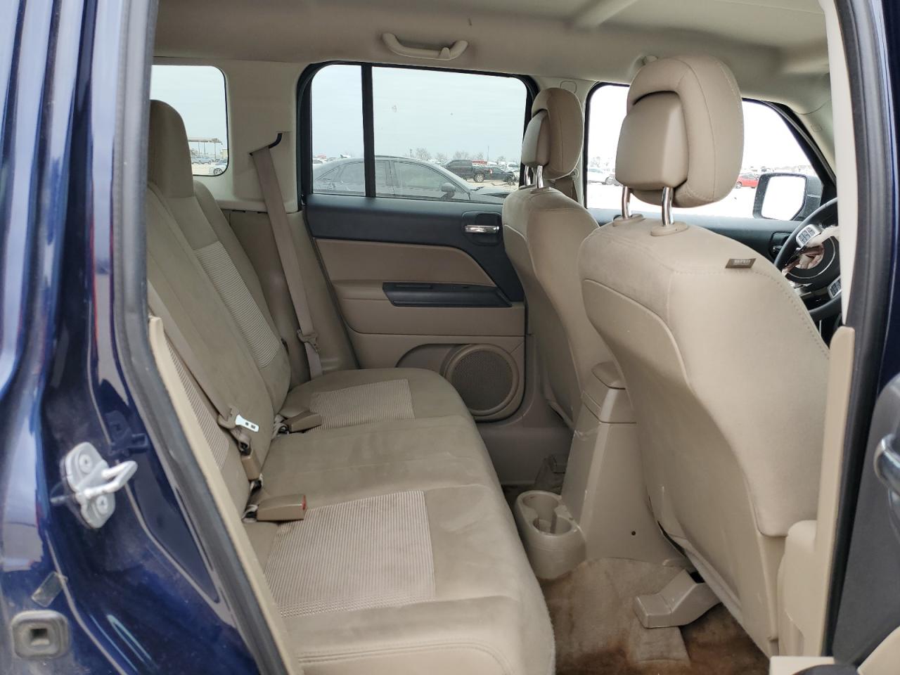 2014 Jeep Liberty (Patriot) - Image 12