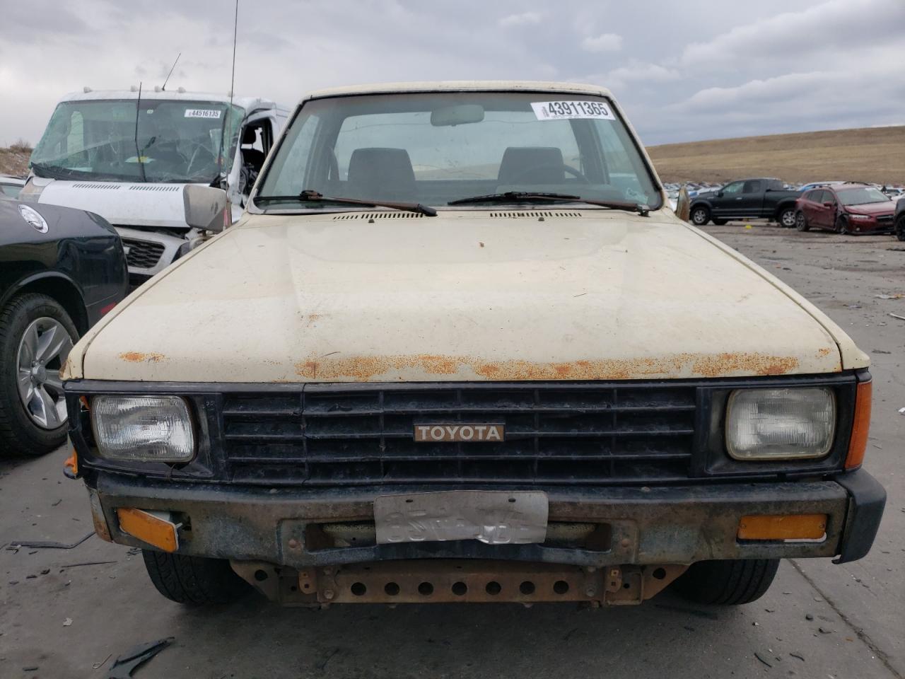 1985 Toyota Pickup - Image 5
