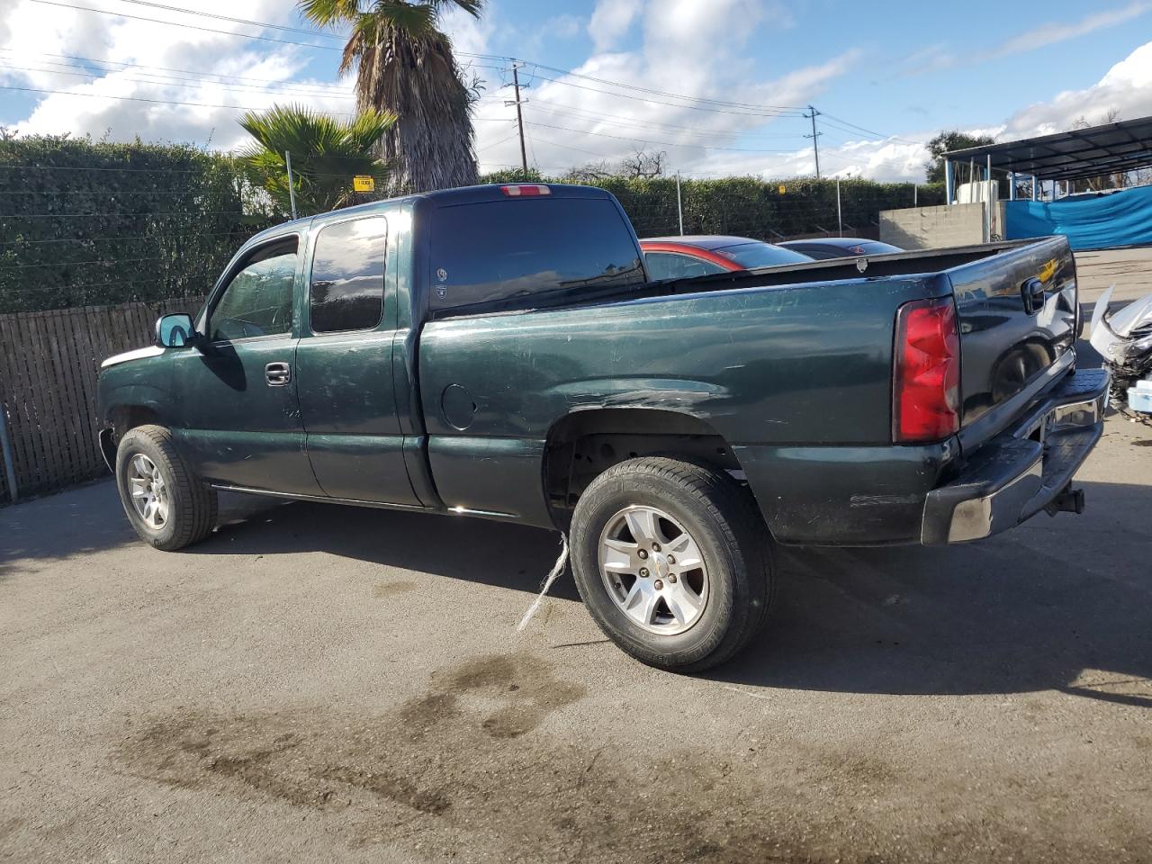 2005 GMC Sierra - Image 2