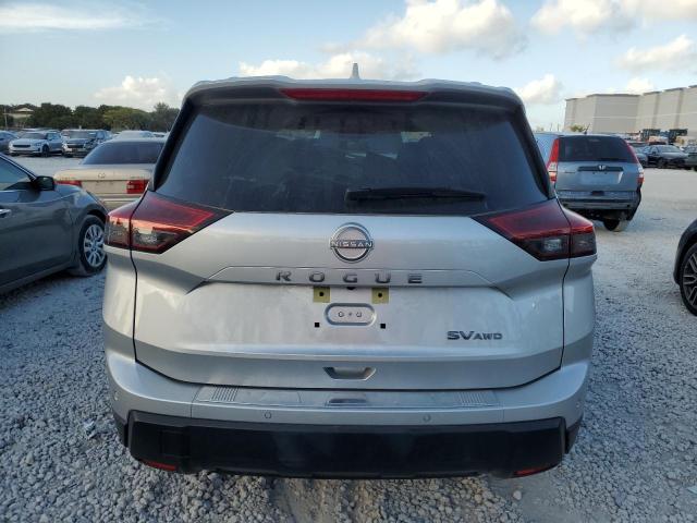  NISSAN ROGUE 2024 Srebrny