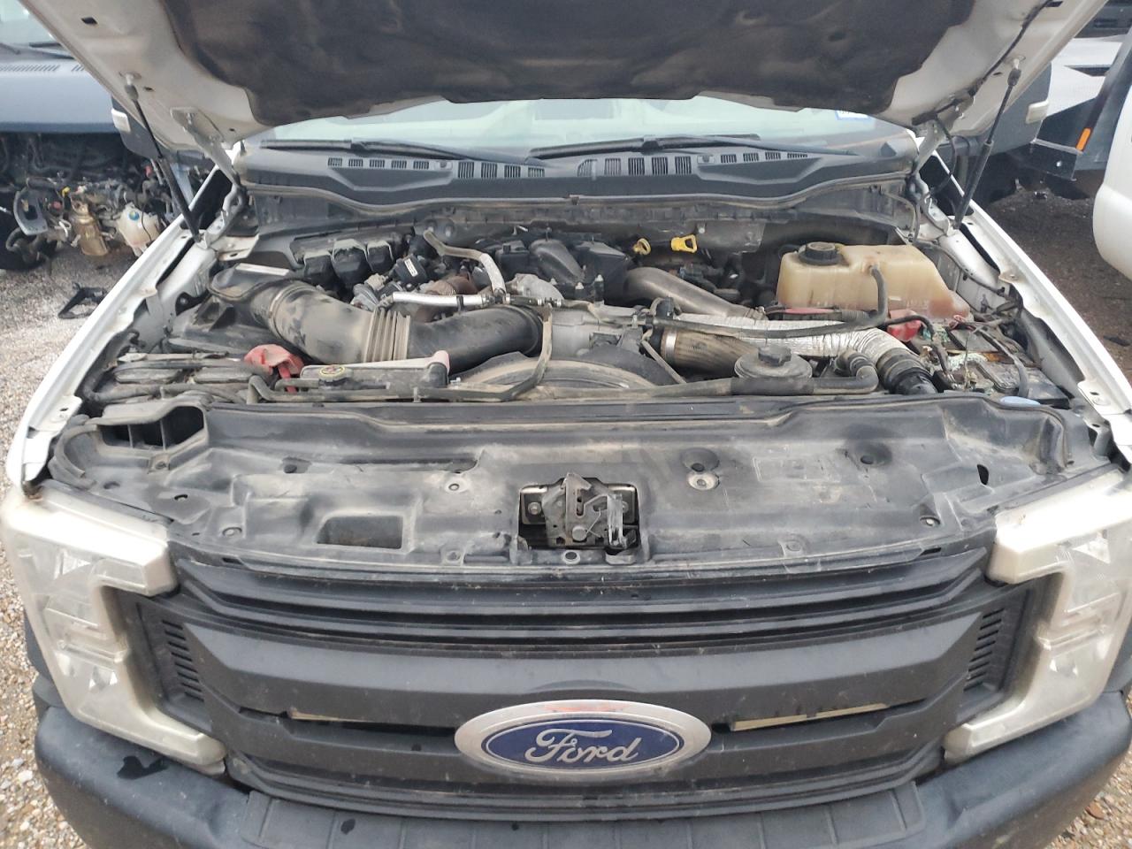 2017 Ford F450 - Image 12