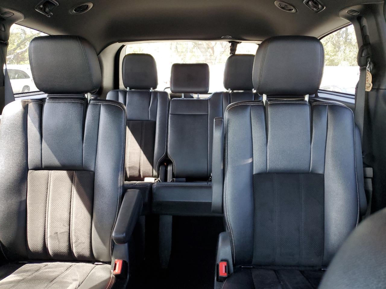 2018 Dodge Caravan - Image 10