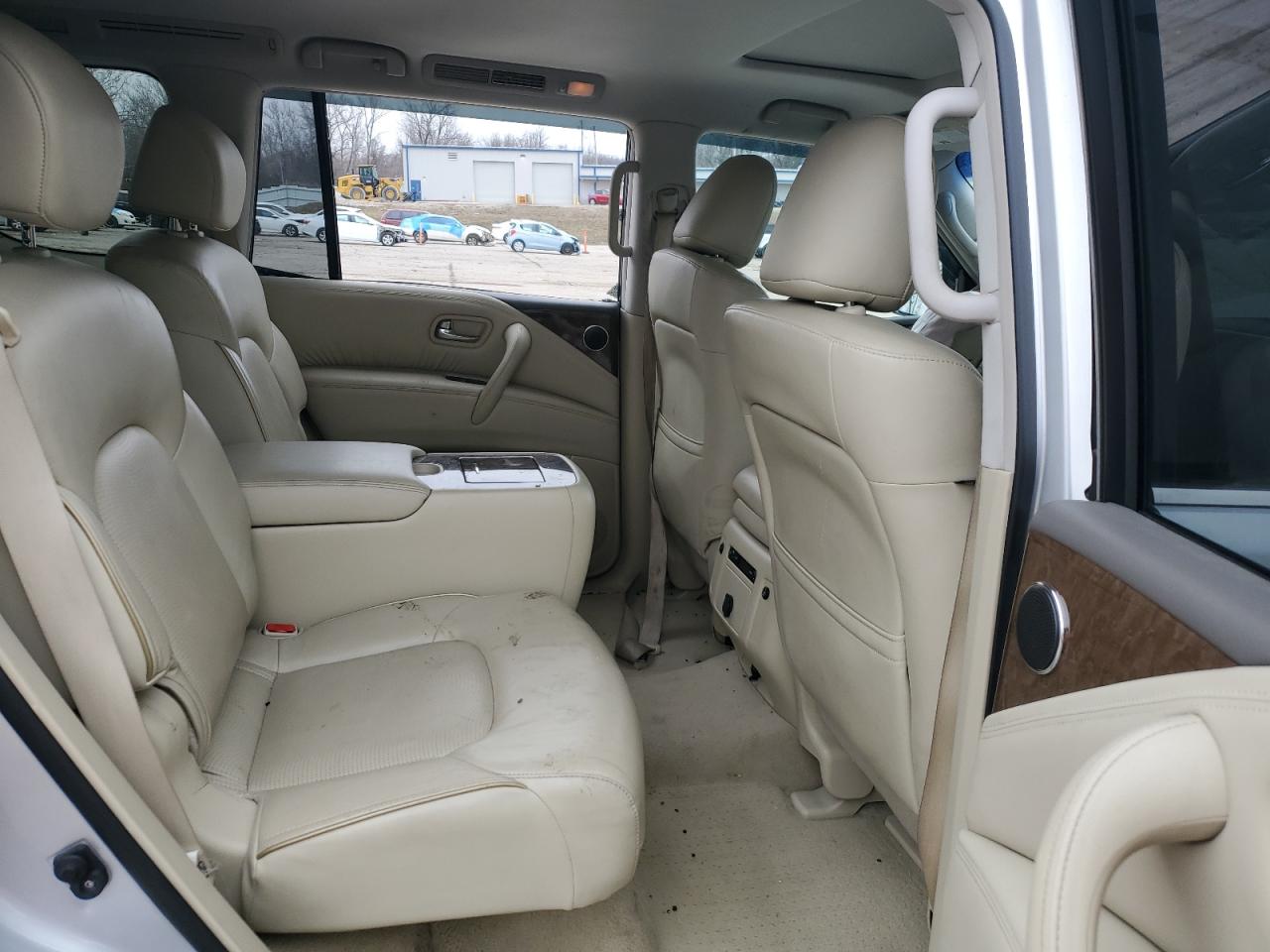 2016 Infiniti QX80 - Image 12