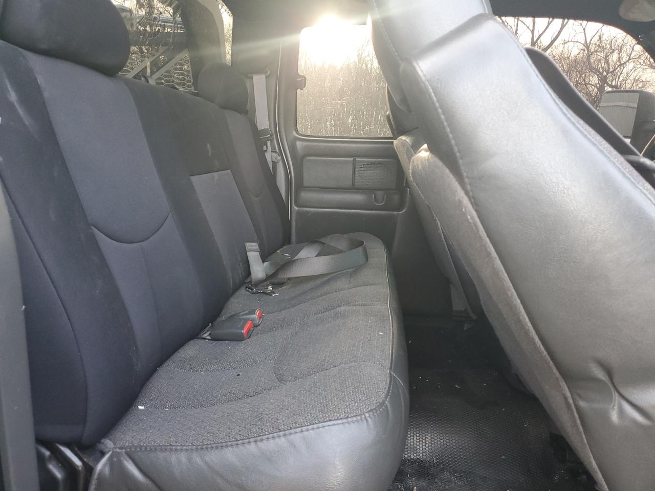 2004 Chevrolet Silverado - Image 10