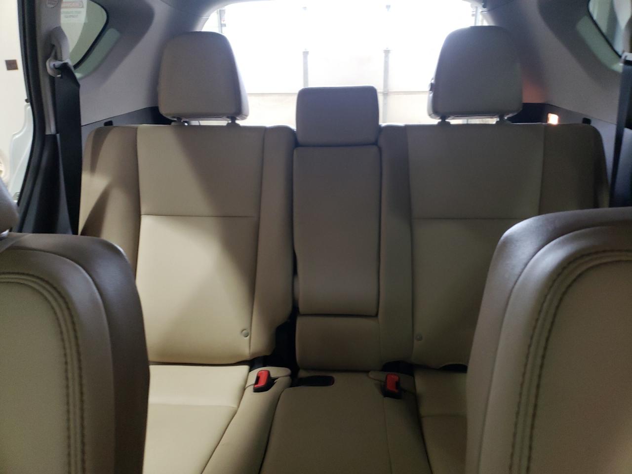 2014 Toyota RAV 4 - Image 10