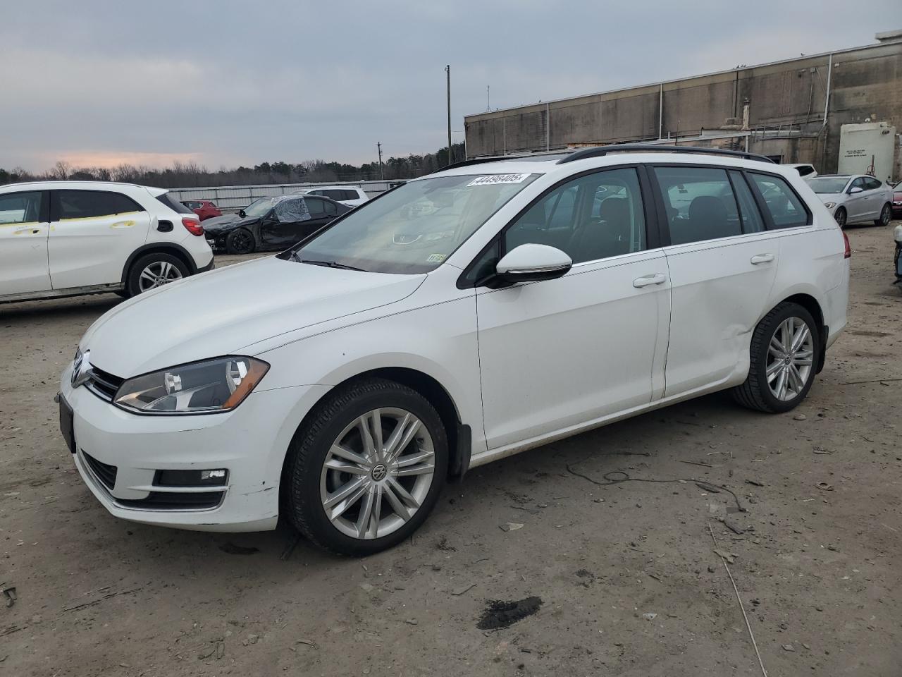 2015 Volkswagen Golf - Image 1