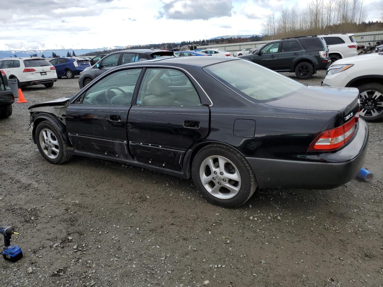 2000 Lexus ES - Image 2