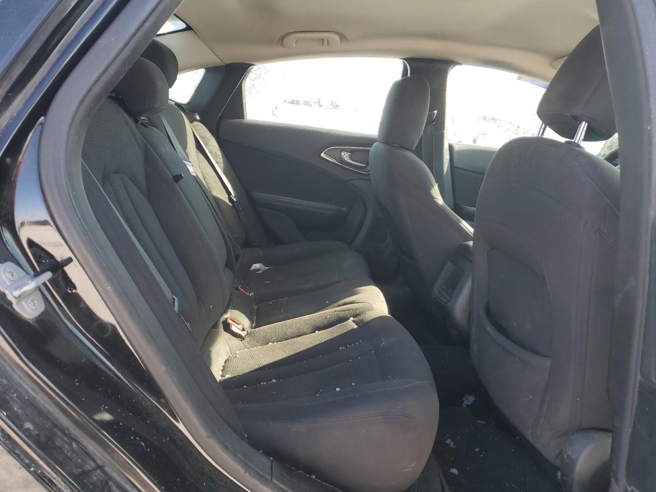 2015 Chrysler 200 - Image 10