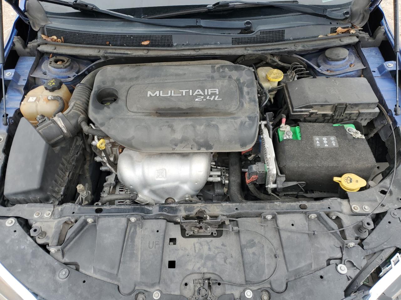 2016 Chrysler 200 - Image 11