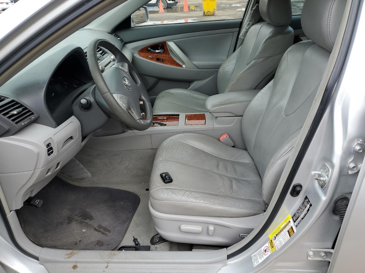 2011 Toyota Camry - Image 9