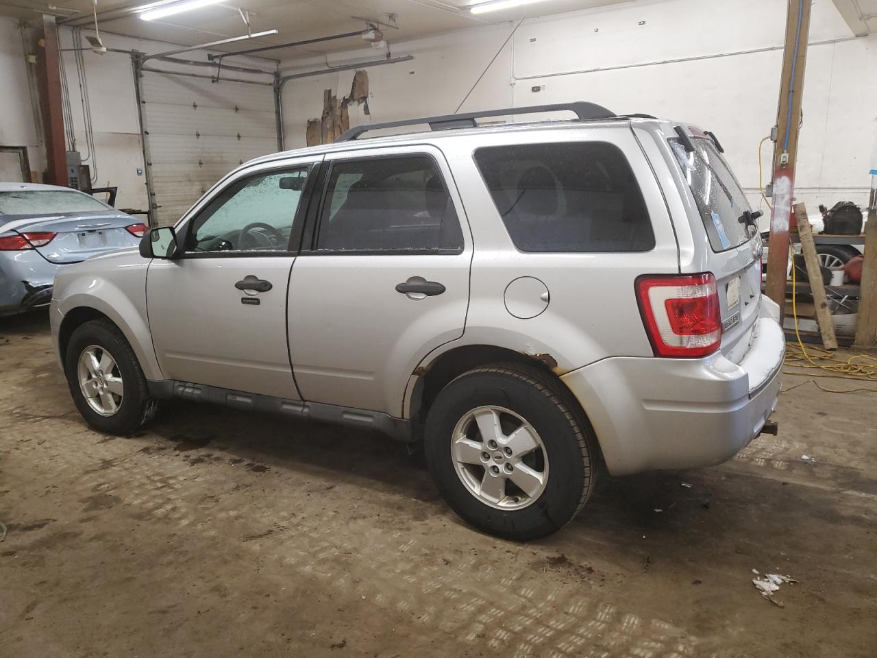 2010 Ford Escape - Image 2