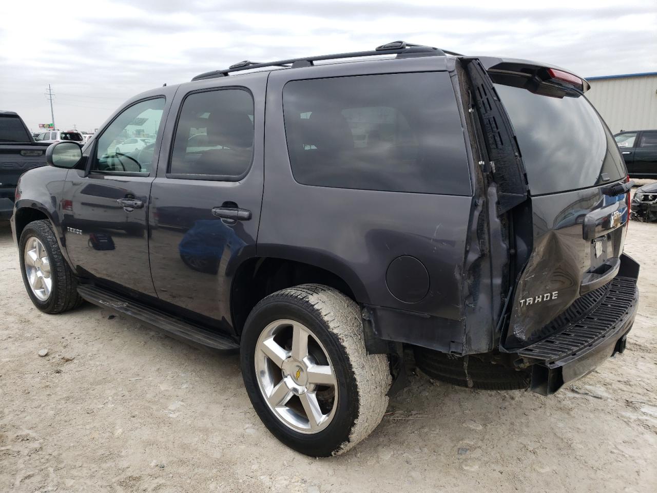 2011 Chevrolet Tahoe - Image 2